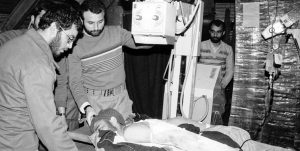 وسواس جراح ایرانی در درمان مجروحان عراقی/ پزشکی که با چراغ قوه در خط مقدم جراحی کرد