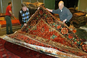 آل‌اسحاق: تعهدات ارزی و بروکراسی صادرات، مهم‌ترین مشکل فرش دستباف است